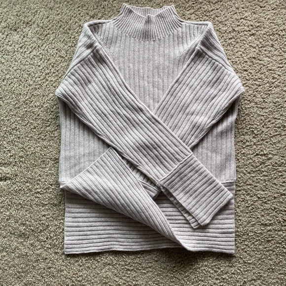 Club Monaco Cashmere Sweater - Picture 2 of 3